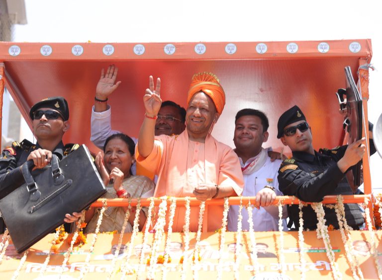Yogi’s roadshow in support of BJP candidate Jaiveer Singh evokes tremendous response in Mainpuri