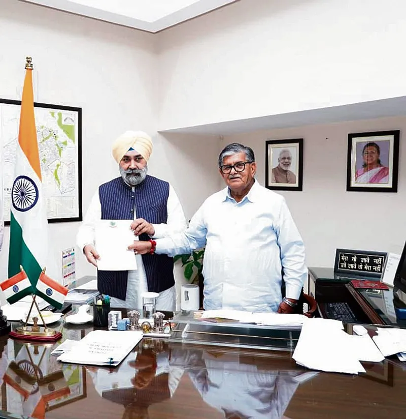 PB:डिप्टी मेयर बेदी ने राज्यपाल को सौंपे मांग पत्र