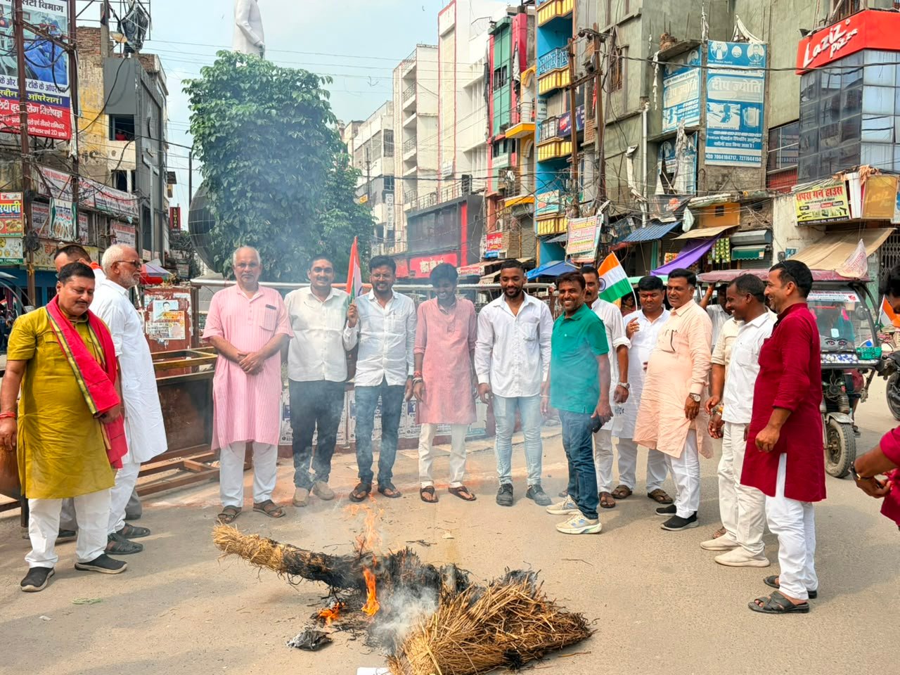 bjym-burnt-rahul-gandhis-effi