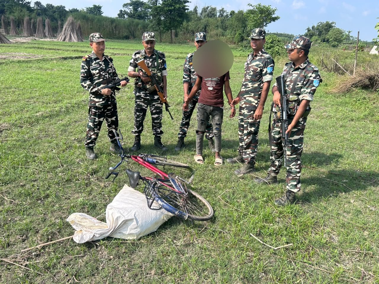 smuggler-arrest-with-ganza-at-jogbani